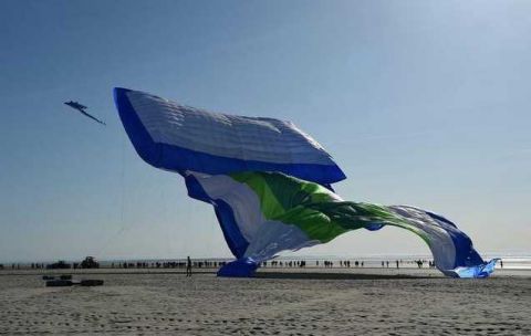 2018法国风筝节开幕 世界上最大的风筝放飞