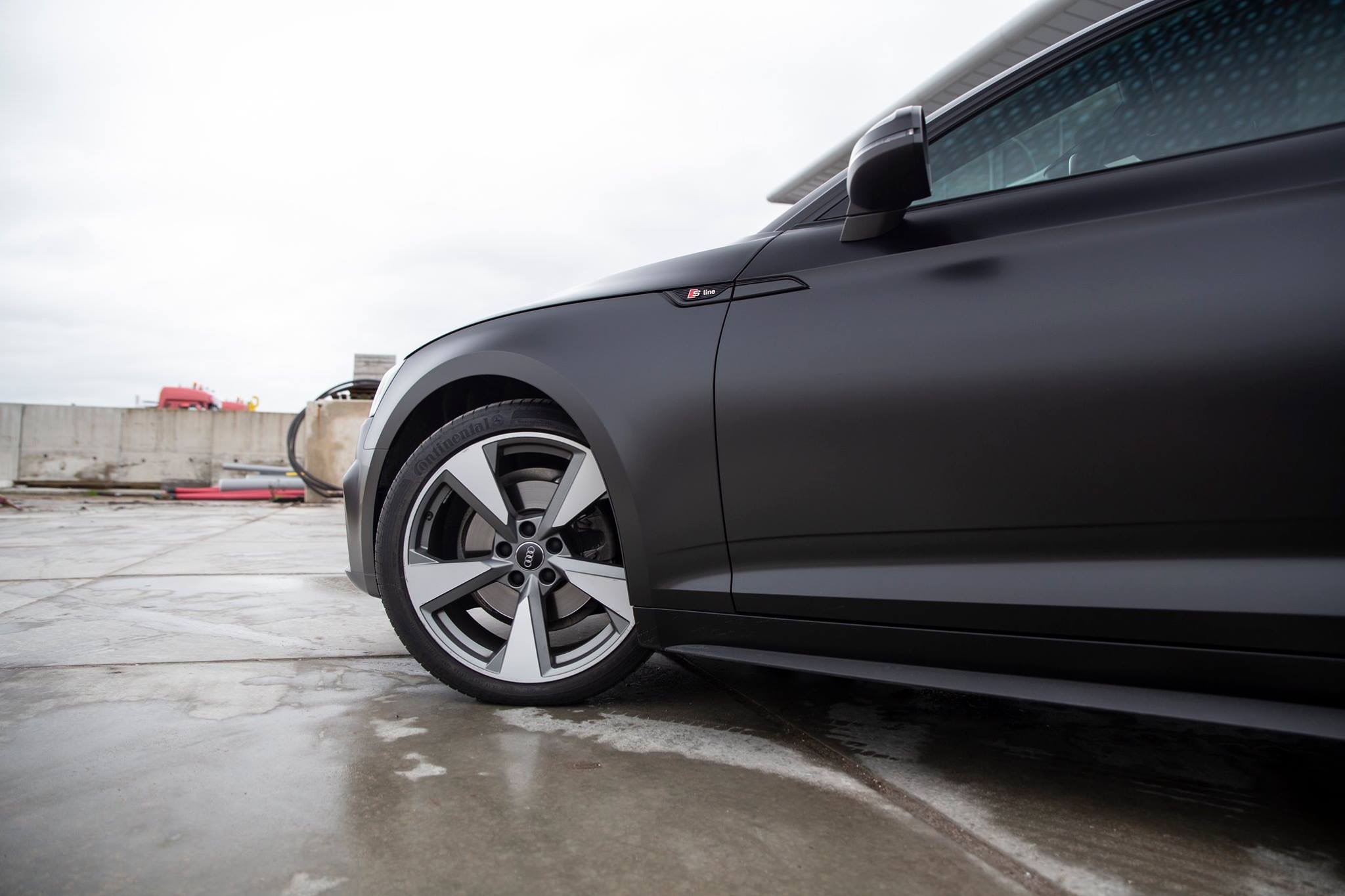 磨砂黑色奥迪a5外观好帅气