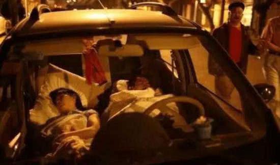 男女车上太过火,第二天被人看到已经咽气,两人不是情侣