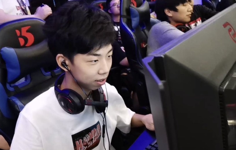 116w粉丝苦等3个月,斗鱼吃鸡一哥终将复出,rng也为他造势
