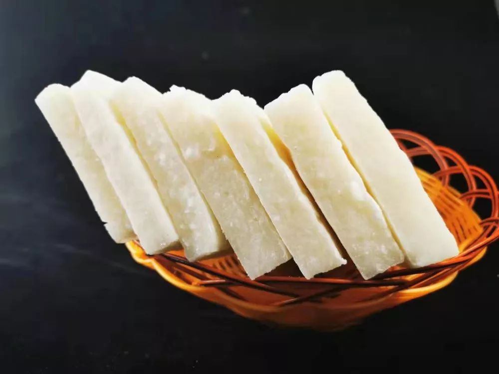 特别在冬天,有多少人会为了焓一块糍粑而回家