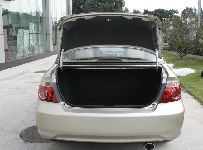 思迪这款车看起来,线条很优美,有着全新的设计理念!