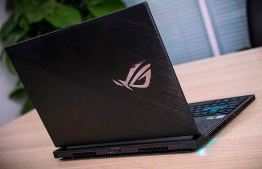rog 冰刃 3是可以带着旅游的轻薄游戏本,来欣赏下这件"艺术品"