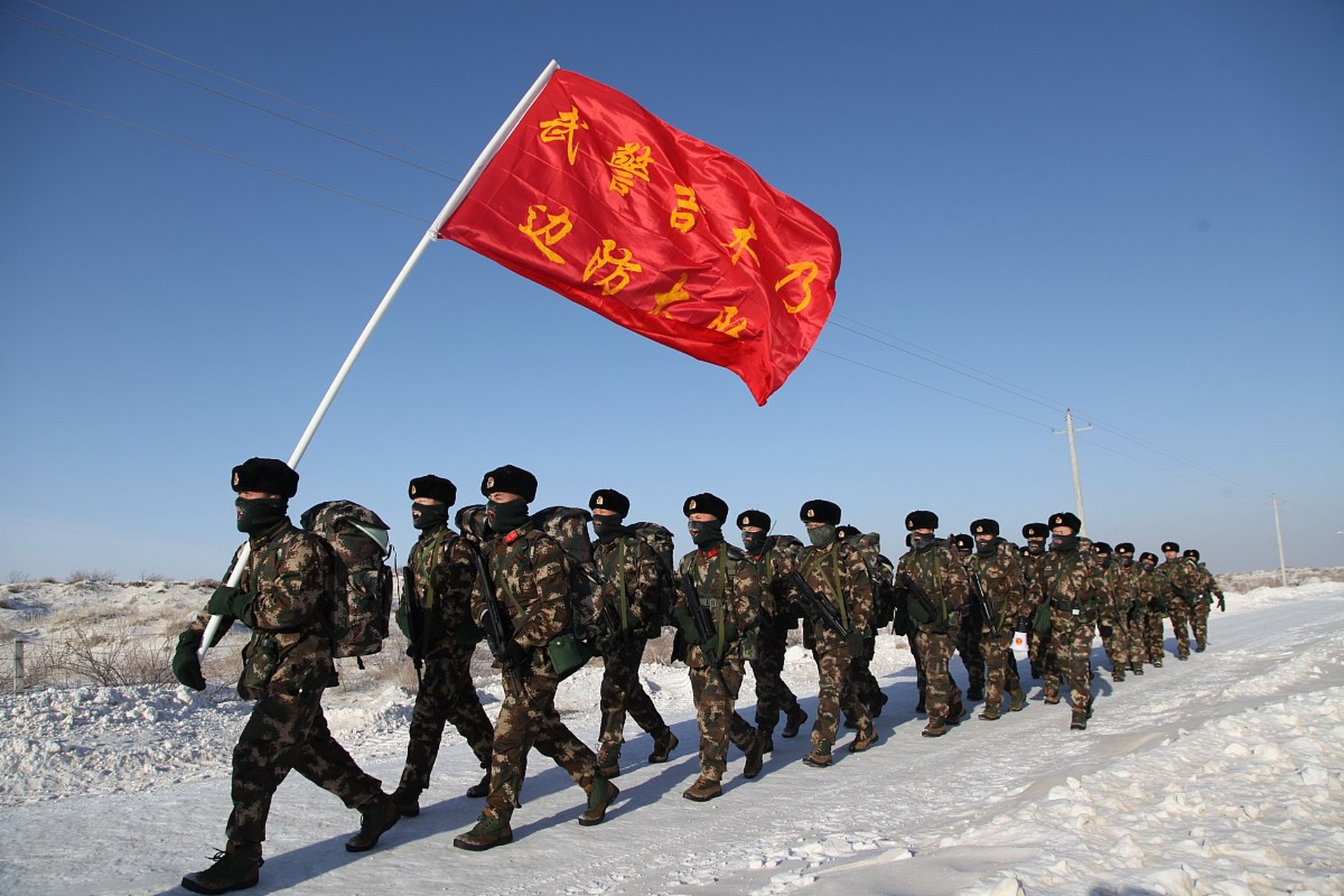 他们守卫边防,他们抗击疫情,他们抗洪抢险 #八一致敬中国军人# 我们