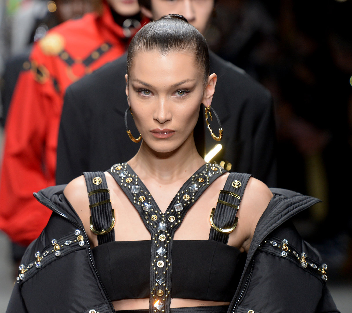 超模bella米兰走秀,还是万年不变的"僵硬脸"?