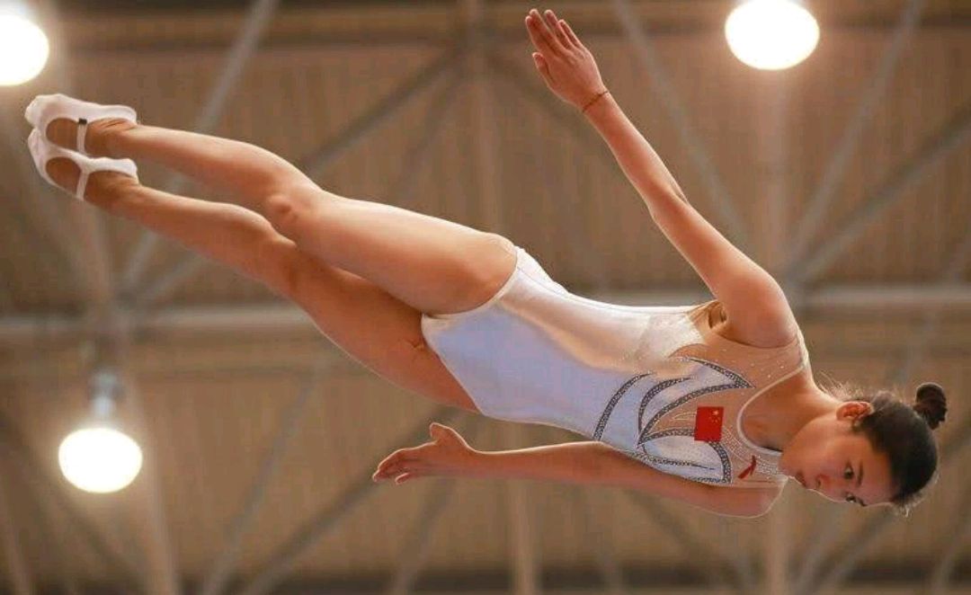 蹦床新晋女神,刘灵玲,漂亮精彩的美图