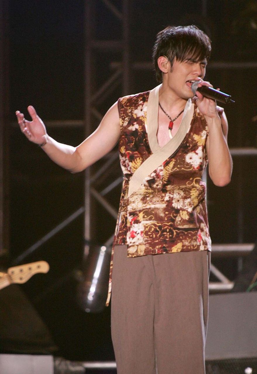 我知道的就有张学友,薛之谦,许嵩,张杰,张韶涵,李宇春,刘若英,李宗盛