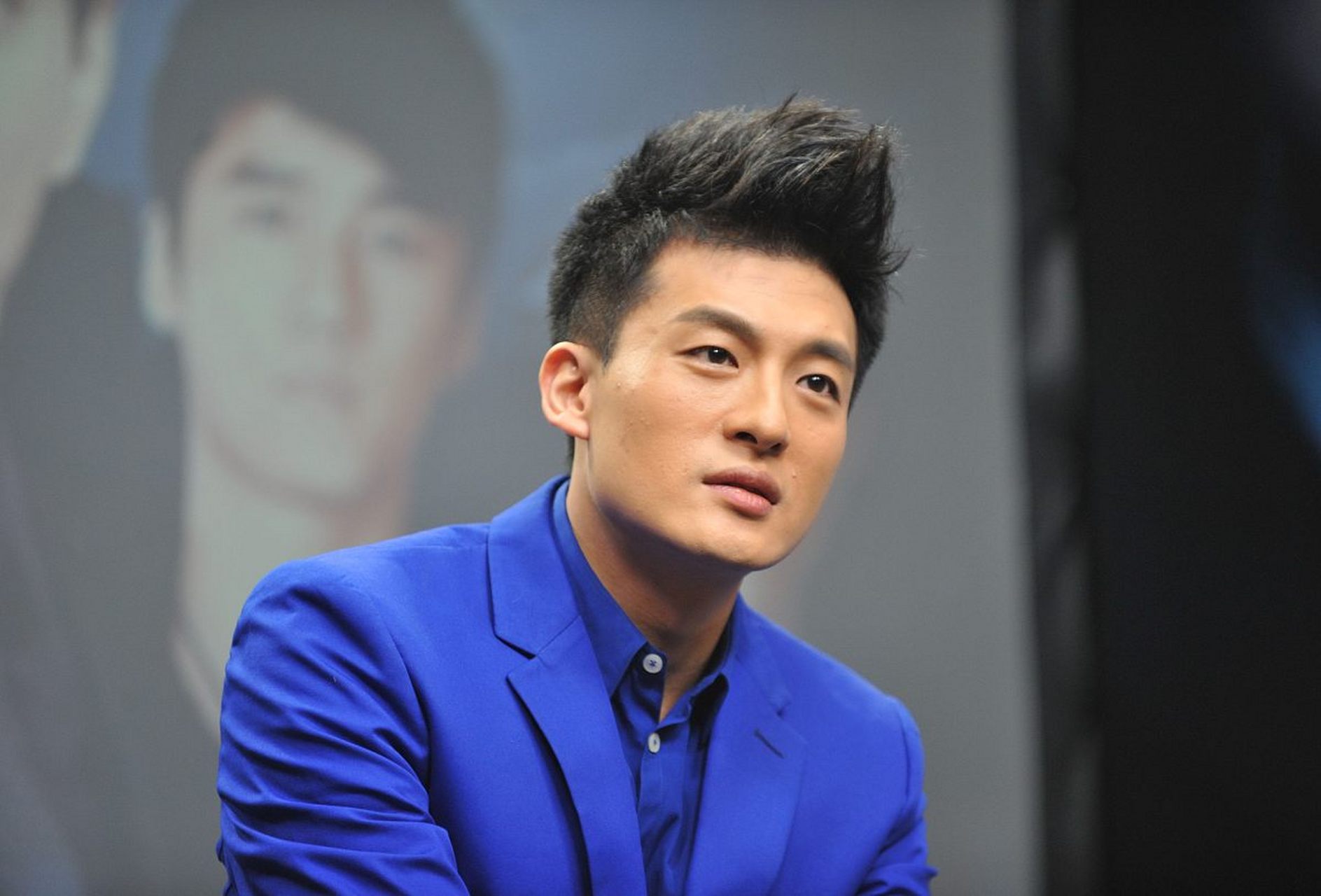 在新的戏剧作品中,曾经在《爱情公寓》中饰演吕子乔的孙艺洲呈现出了