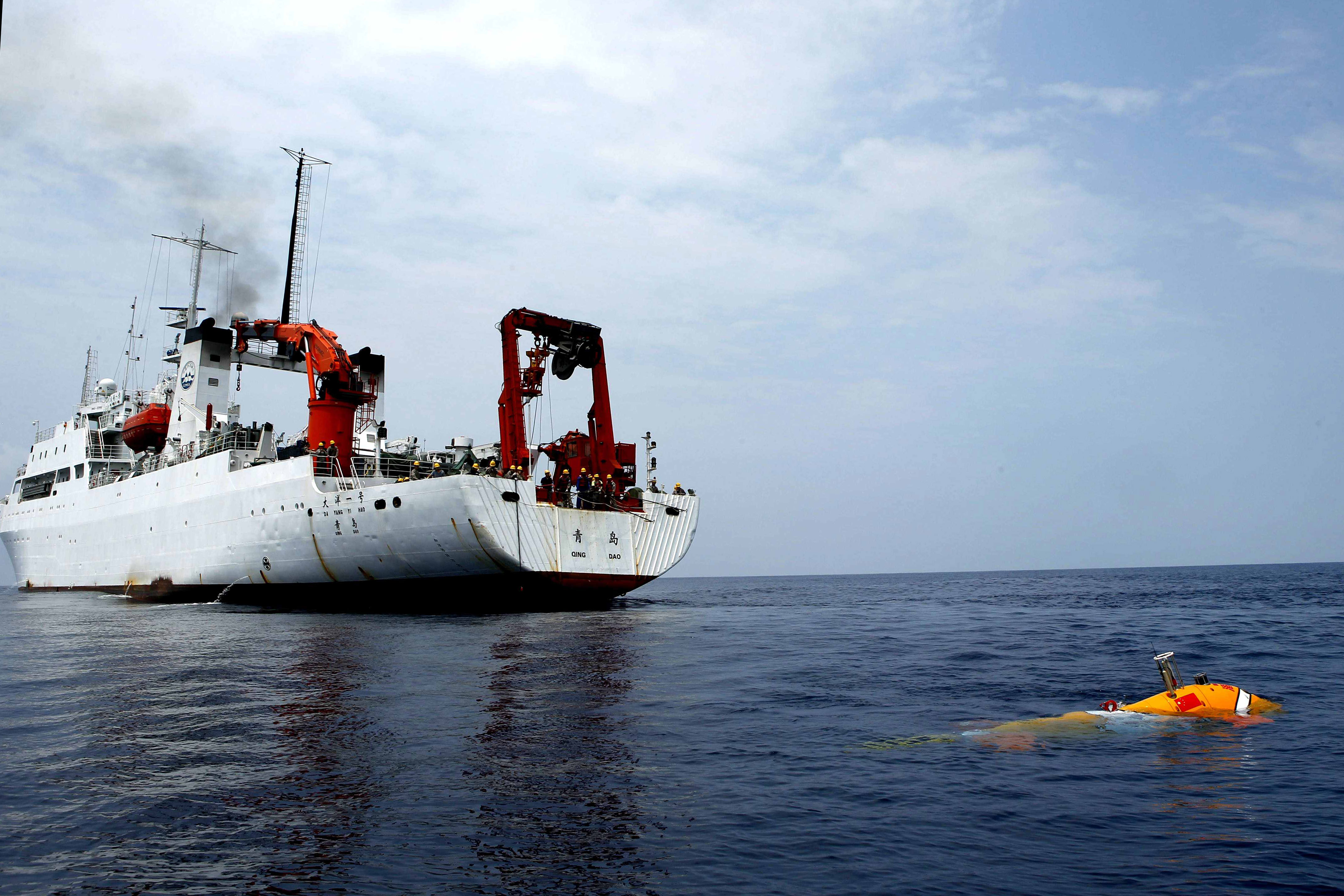 为"海龙""潜龙"深潜护航——"大洋一号"船完成综合海试任务3日将抵达