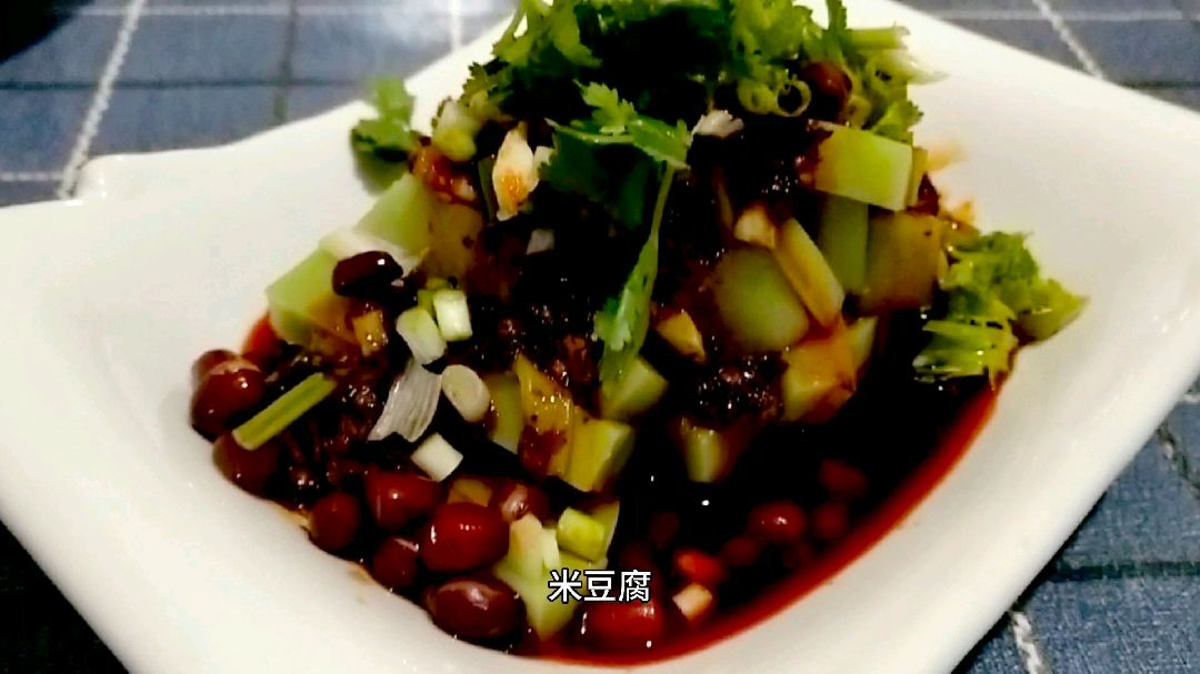 苗家特色菠菜米豆腐做法,夏天女孩子都离不开