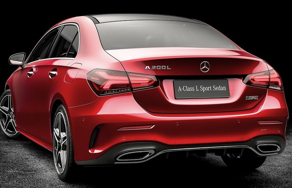 红色经典奔驰a200l轿车,老司机看起来这辆汽车,设计的非常超现代,充满