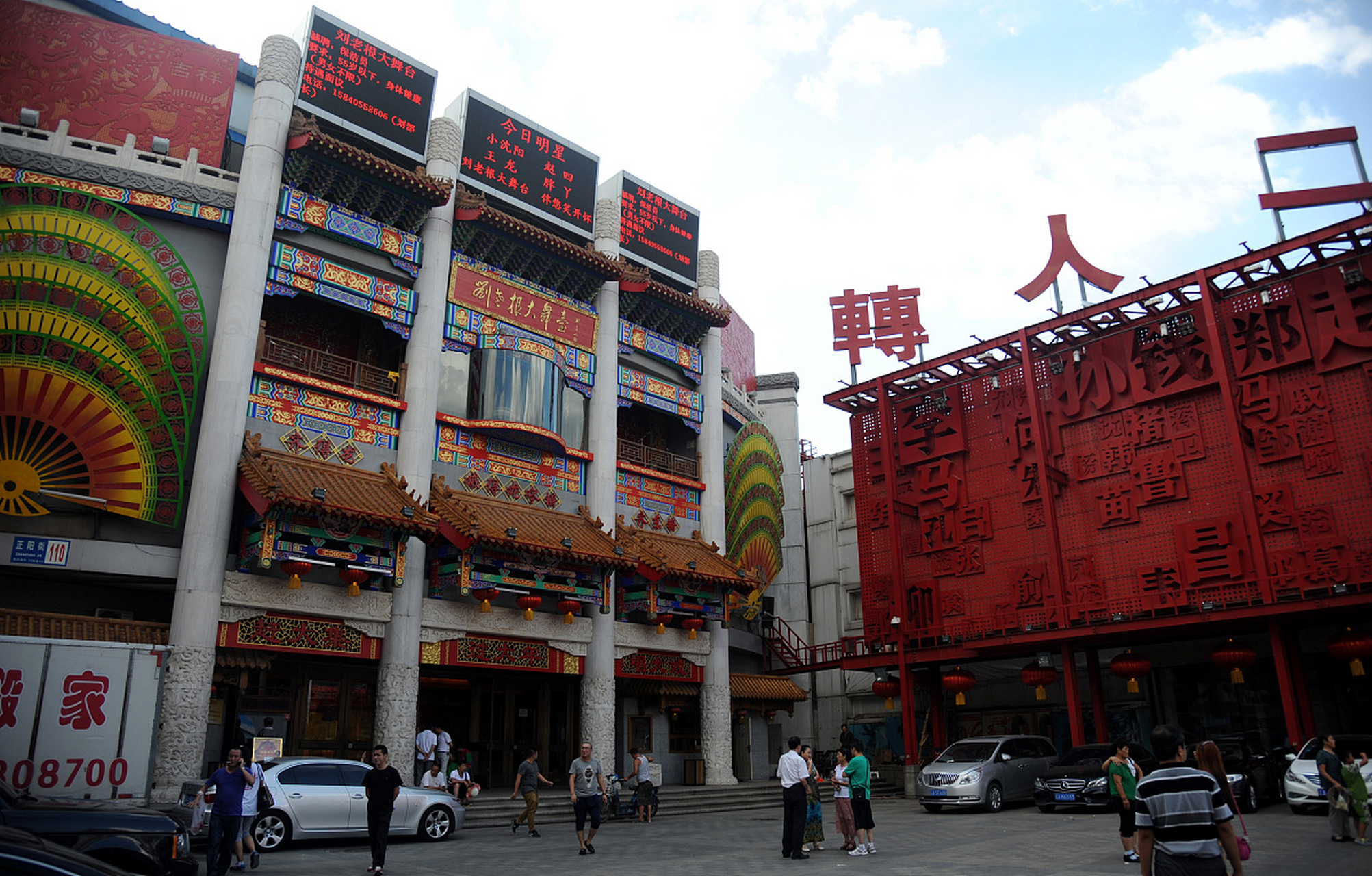 辽宁春游记# #旅行#  中街是沈阳市市中心的一条著名商业街,两边商场