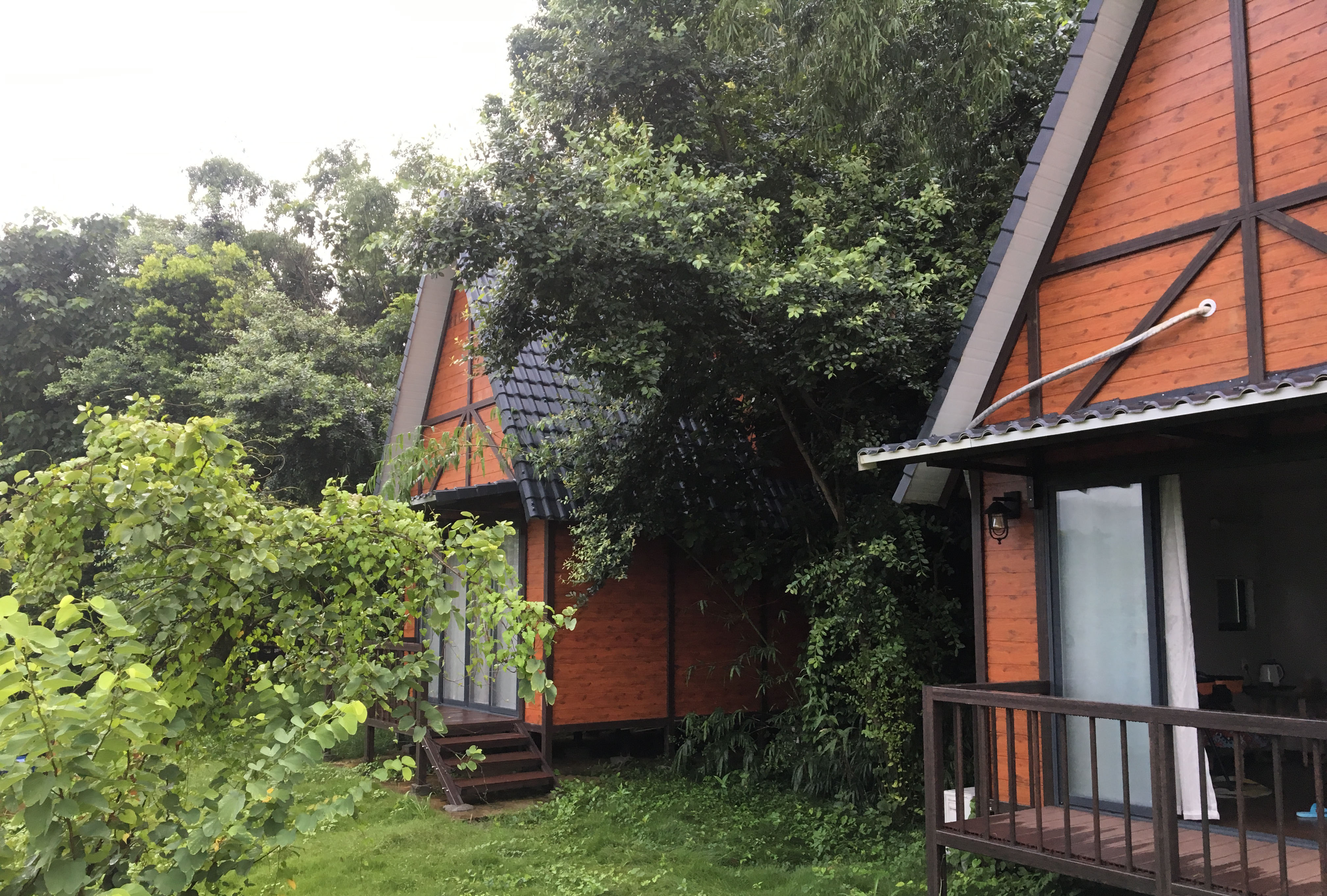 活石水民宿就建在这个村子里,全称叫清远英德活石水旅游度假民宿.