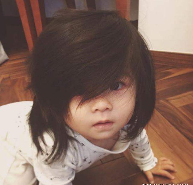 日本"爆炸头宝宝",刚出生因发量惊人走红,一年后广告商找上门