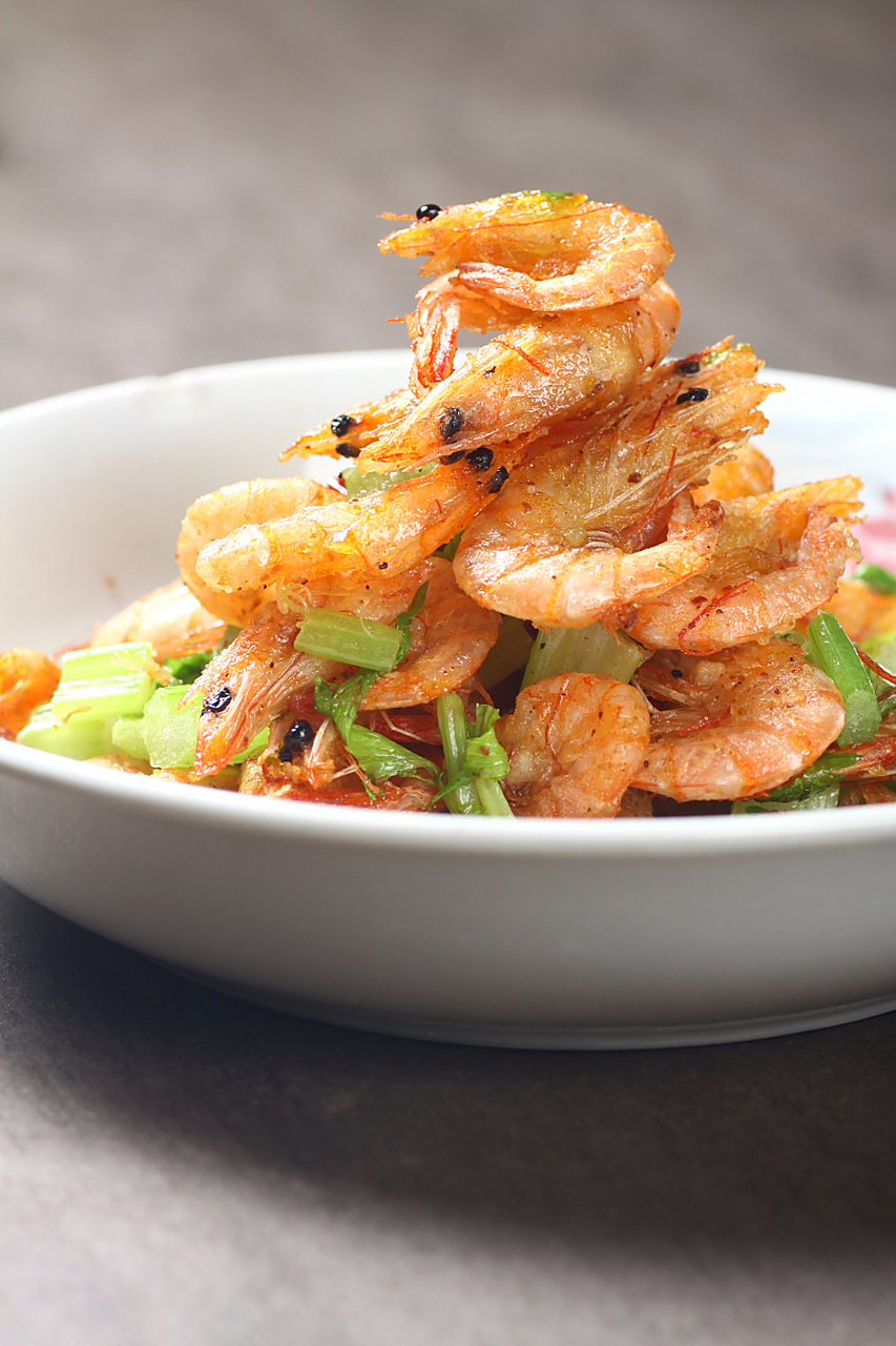 98  大家好,今天我要分享的是一道让人垂涎欲滴的美食——爆炒河虾!