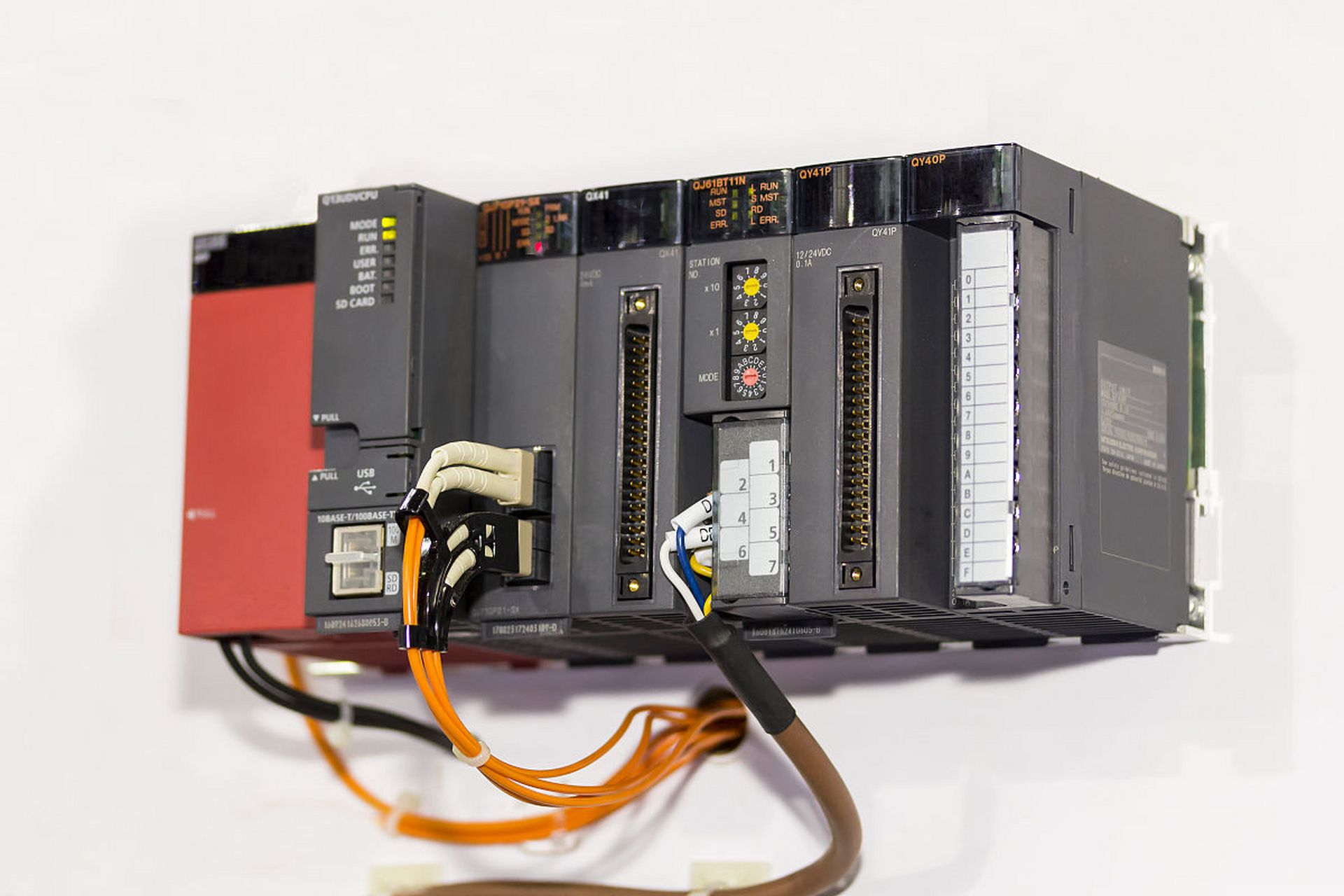 随着智能化,云化和物联网化的发展,和利时plc将继续为工业自动化领域