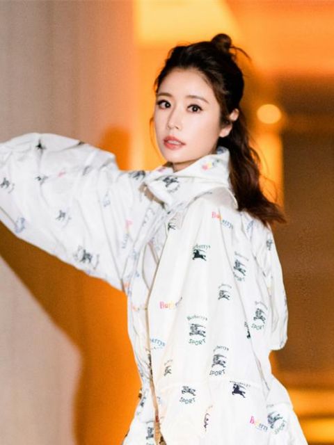 林心如机场秀 扎双马尾减龄