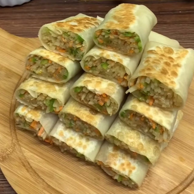 胡萝卜土豆丝卷饼,皮薄馅大,美味可口