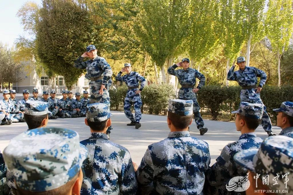 一天一個樣,空軍某新訓旅3名少數民族新兵的成長故事