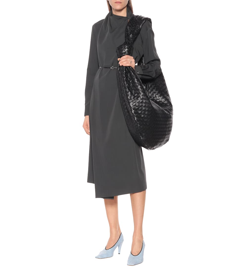 是日美好事物|bv巨型"化缘包"成网红,阿玛尼又出新口红