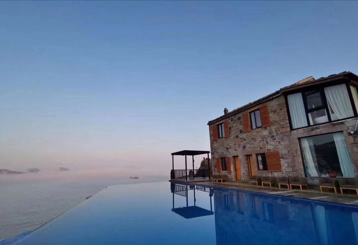 有一家民宿:栖衡石舍