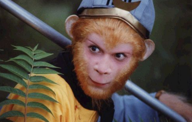 这个就是让大家最有争议的美猴王,西游记后传中曹荣扮演的孙悟空,让人