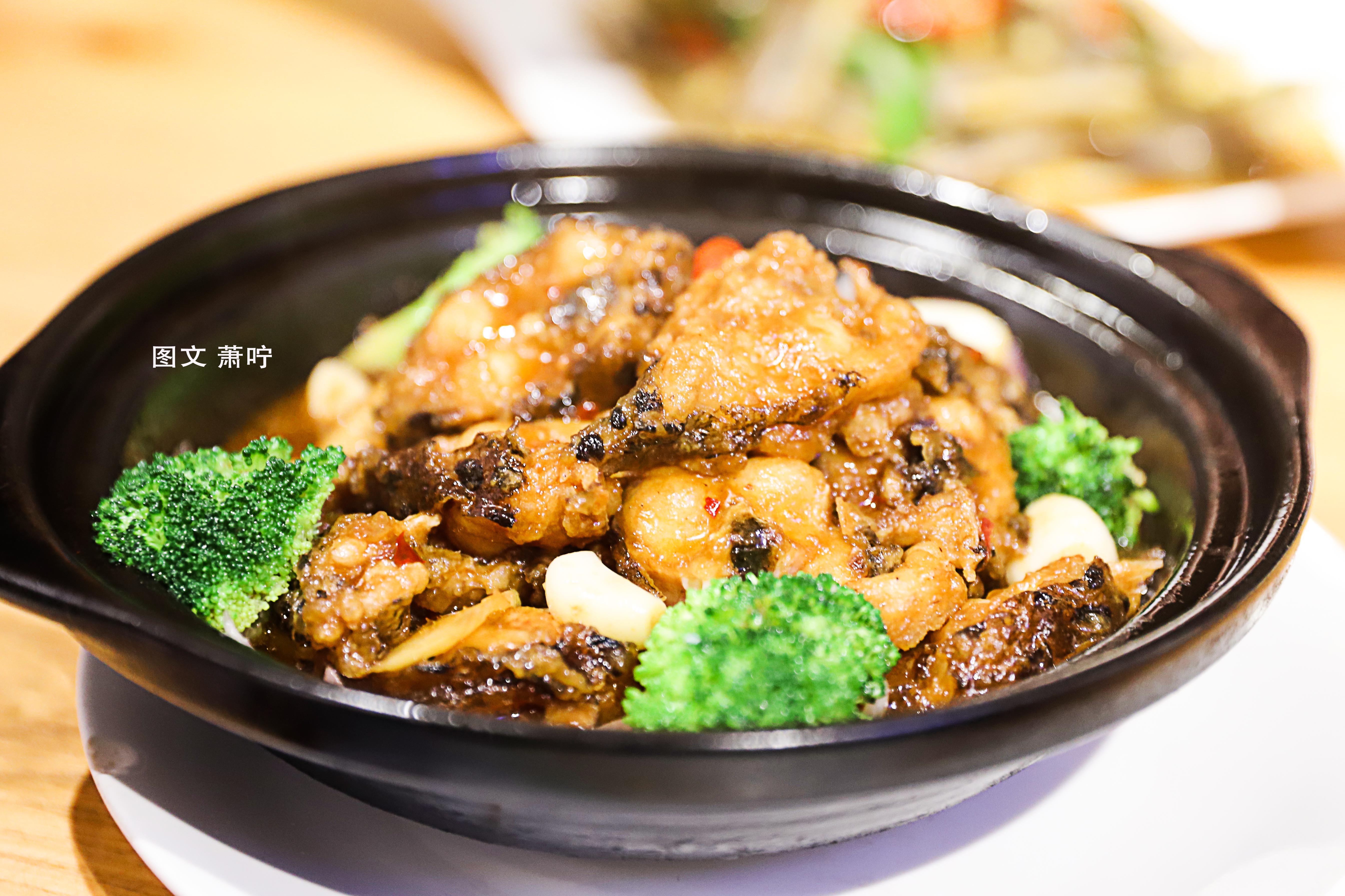 红焖虎鳗,非常的入味.虎鳗,肉质细嫩,味道非常的鲜美!