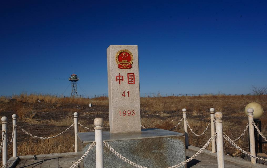 罪犯逃过国境线1米,就不能开枪了?中国曾经的做法硬气十足