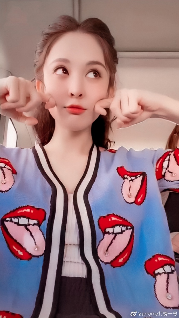 娜扎十二谭# 小容儿得知长生身份, 来来回回三次的小容儿, 挂着笑容