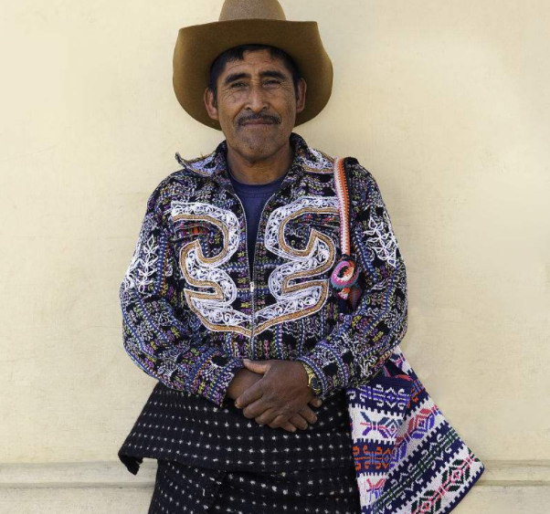 浅谈玛雅人的服饰,色泽非常亮丽,辨识度较高