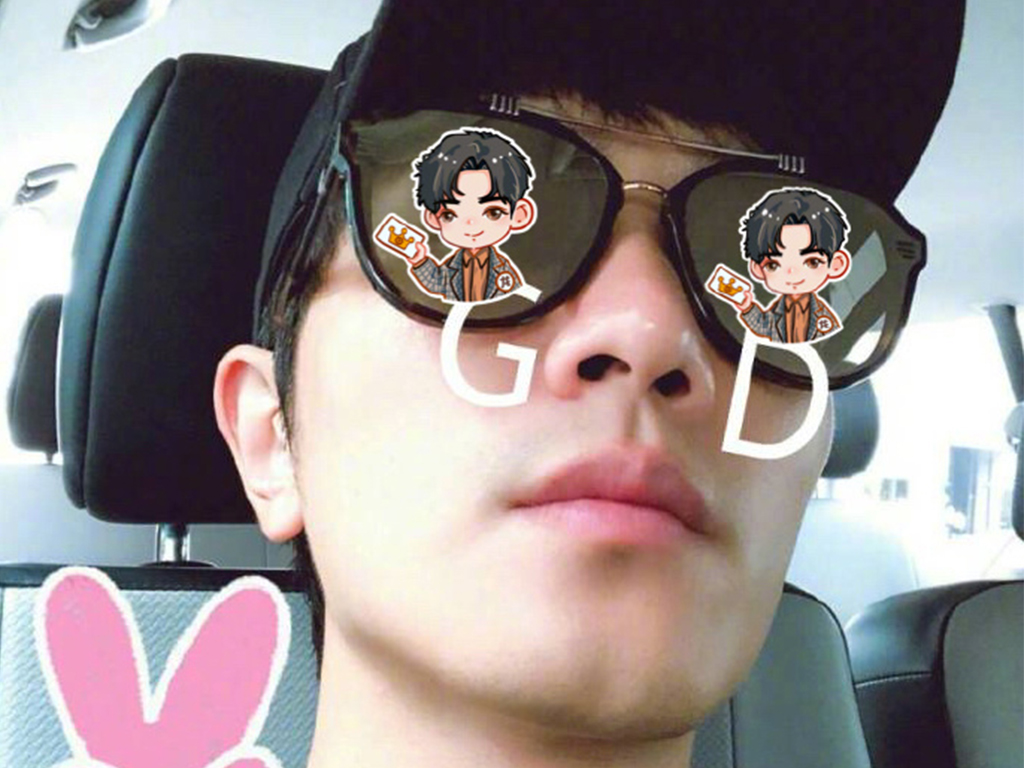 朱一龙:我很少自拍,彭冠英却这样说,"姐妹拆台"最是措不及防