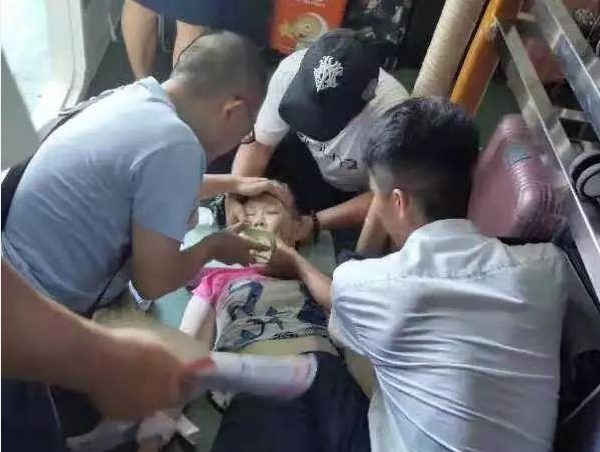 旅途正能量——涠洲岛新绎游船"北游28"为救助病重旅客紧急返航