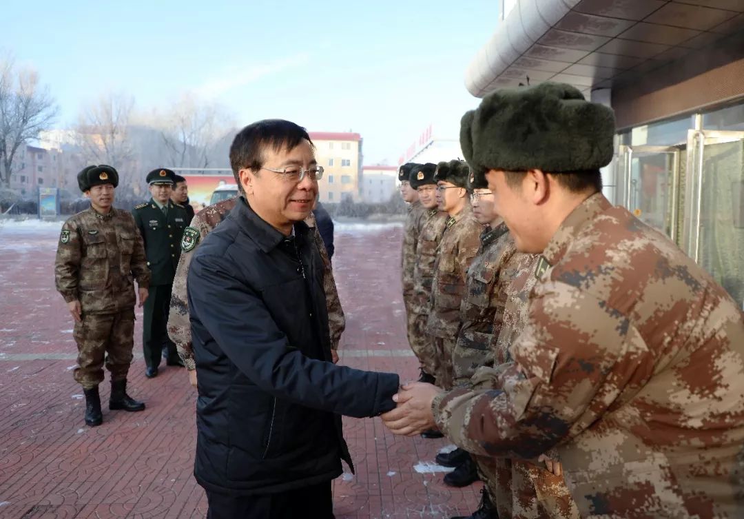 于新芳在东胜进行走访慰问