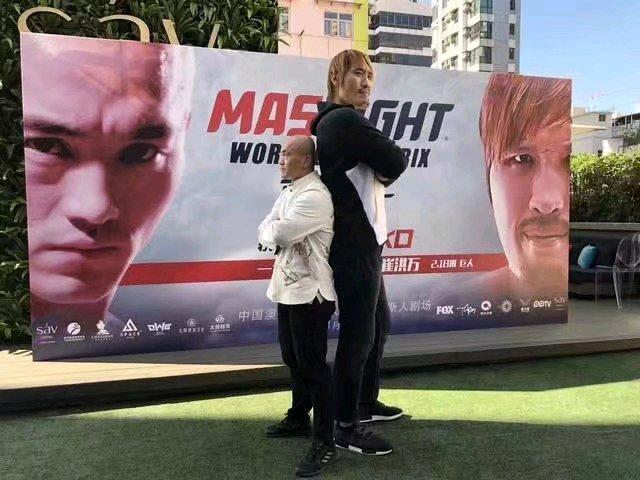 武僧一龙大战崔洪万或再现罕见一幕,执法裁判成全场焦点