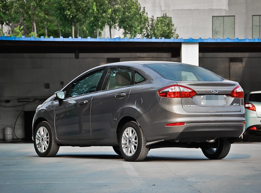 简单精致,科技感强的福特嘉年华三厢入手体验,商务气息明显!