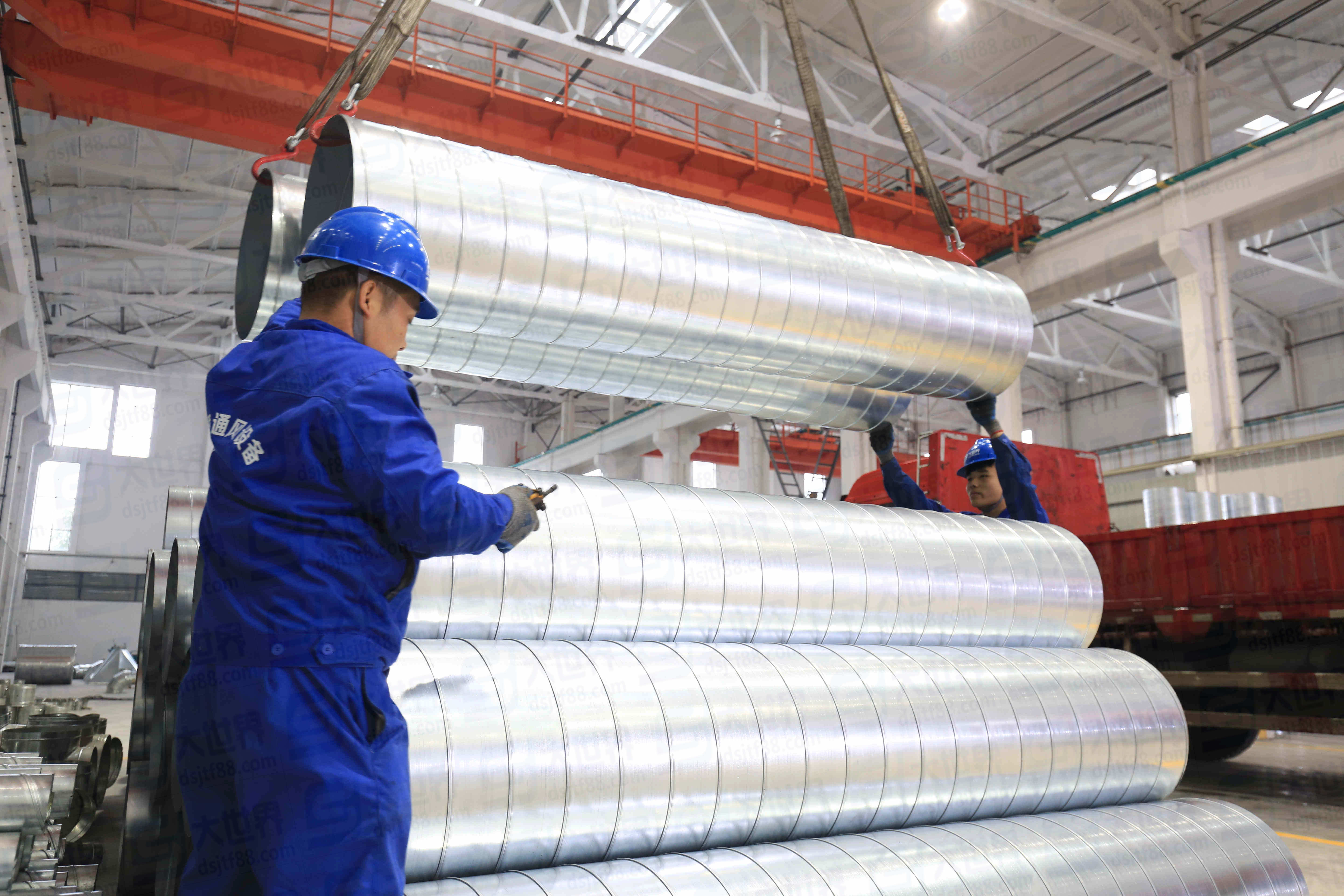 叫螺旋风管呢,主要是因为在生产过程中,材料为宽137-138mm的薄板(0