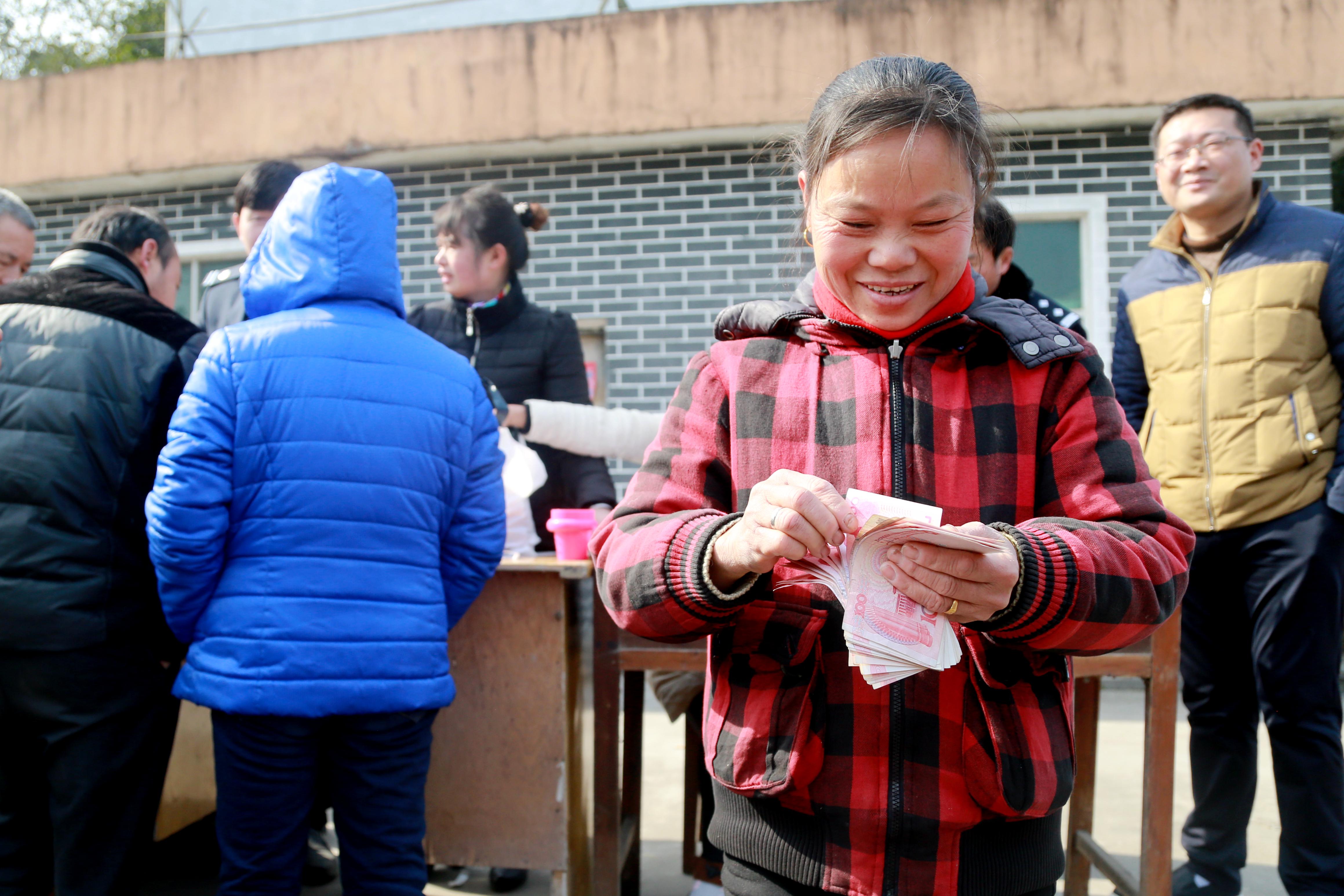 对拖欠农民工工资问题不管不问 漠视群众利益 不问责更待何时?