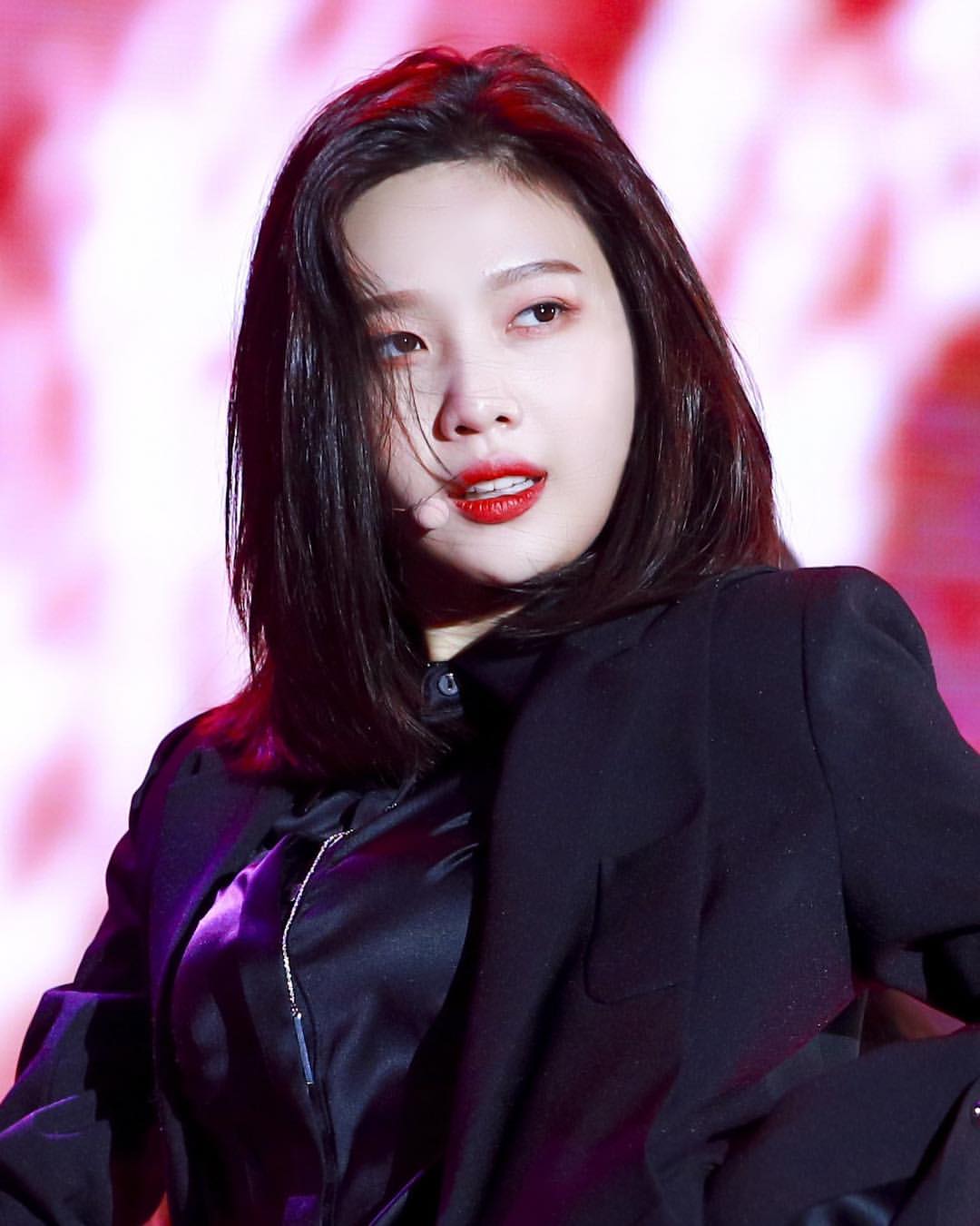 朴秀荣一身黑色西装上演"反转魅力",粉丝:"狙击少女心"