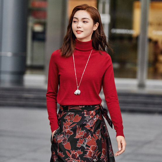 高领毛衣应该选择什么颜色?今年流行这3个显白色,百搭又有气质