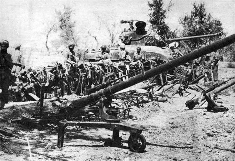 印度军队西巴基斯坦发动了进攻,从而爆发了历史上第三次印巴战争