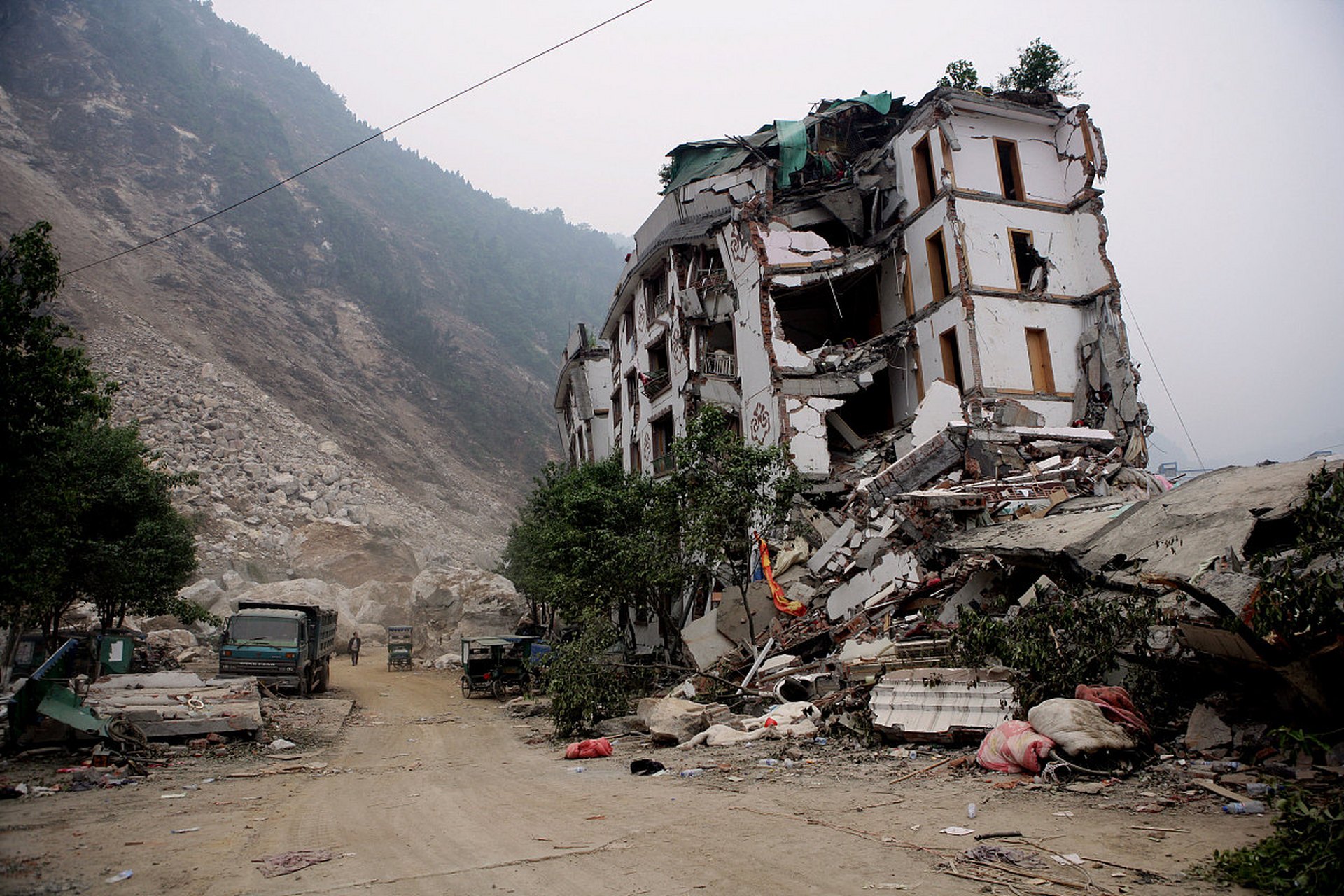 2009年故乡汶川地震,我去过北川作家冯翔的qq空间看过他的日志,留了几