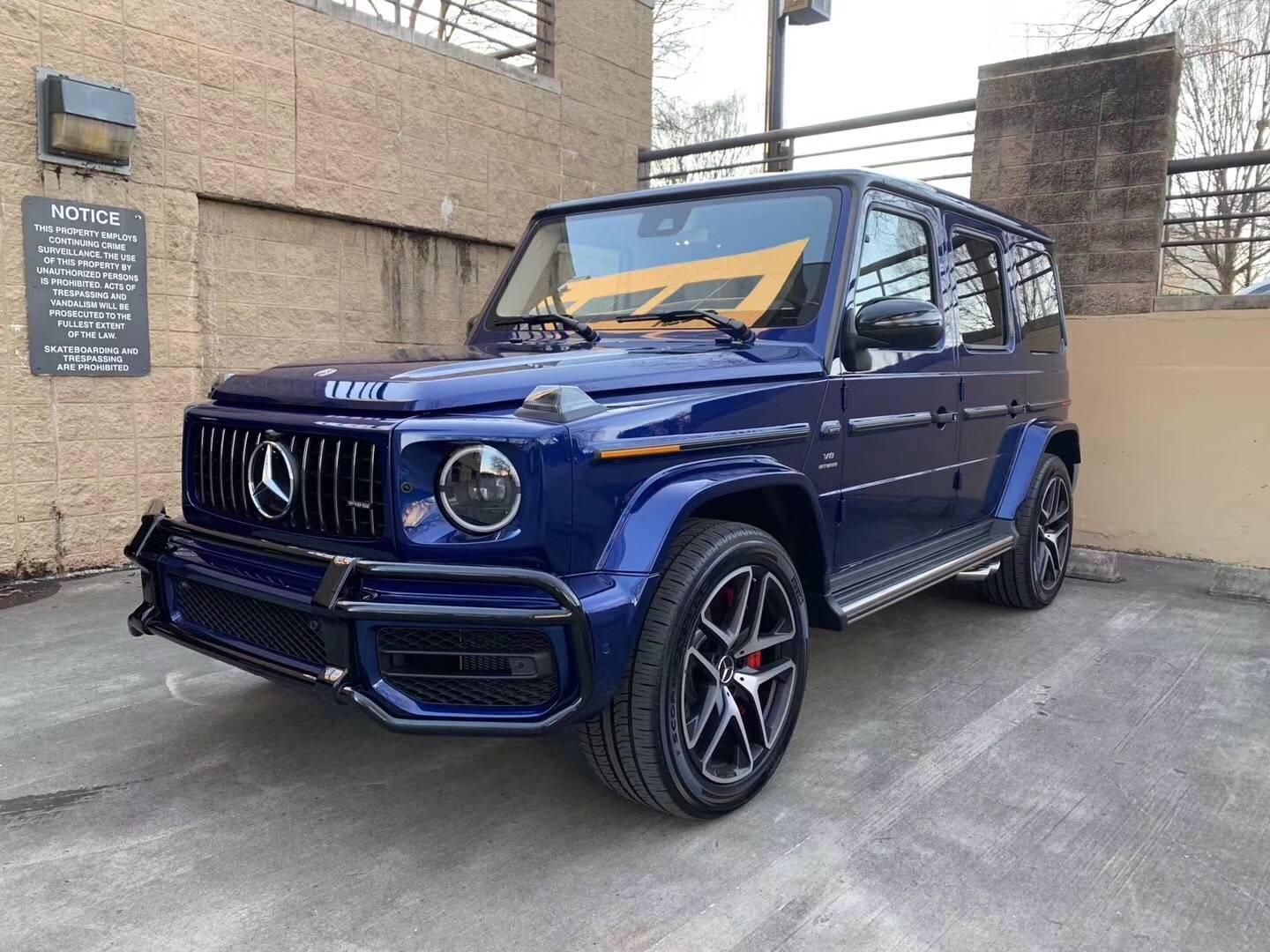 首台宝石蓝奔驰g63到港,配白色全新内饰,网友:比s级还显高档!