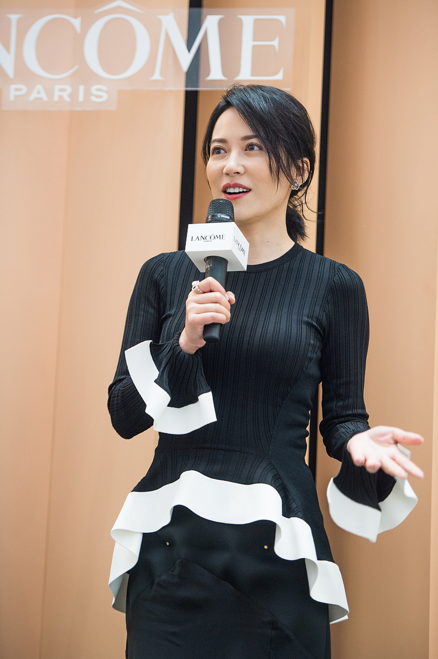 首先,俞飞鸿拥有一双会说话的眼睛