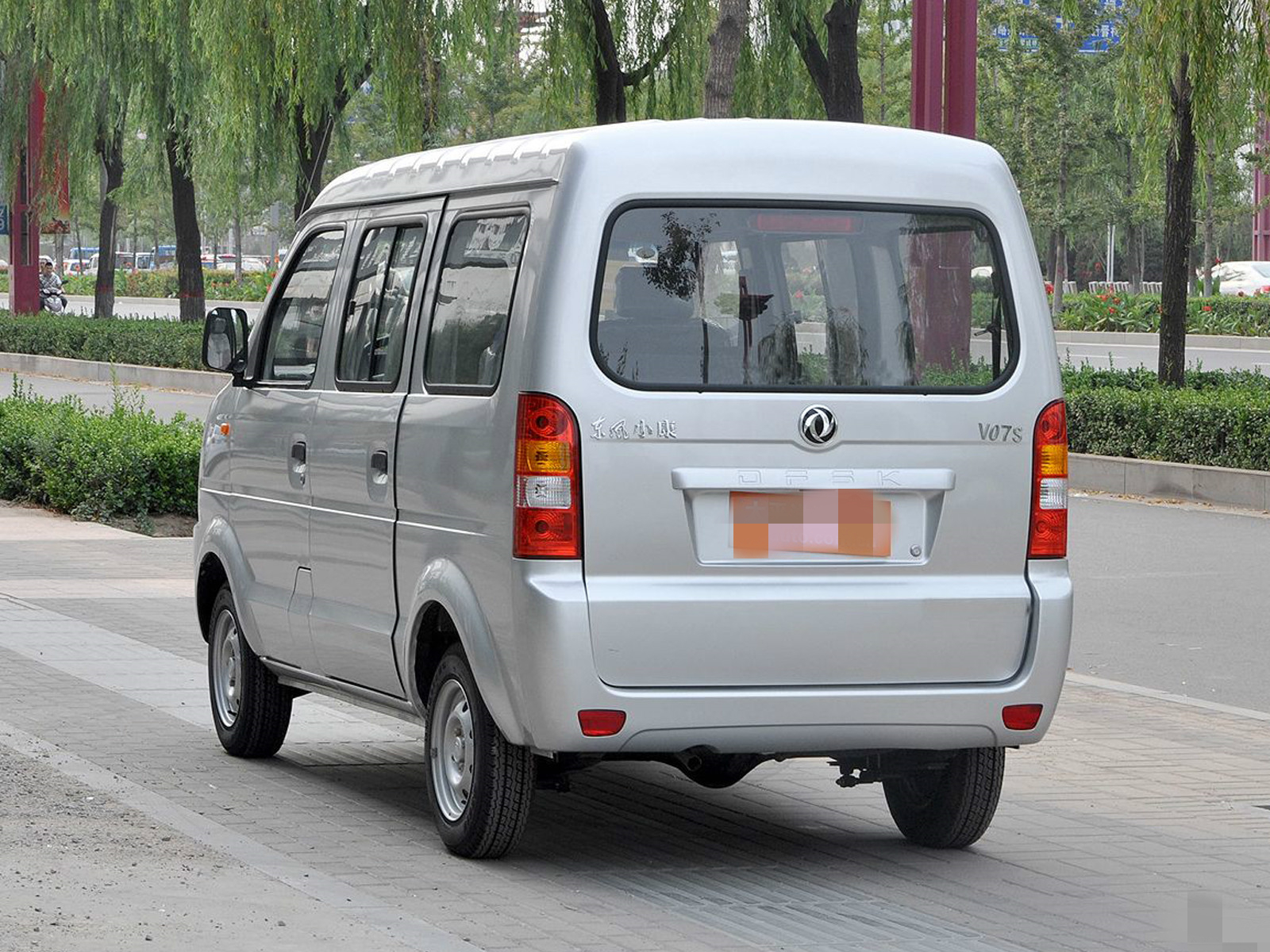 领你欣赏东风小康v07s的霸气外观