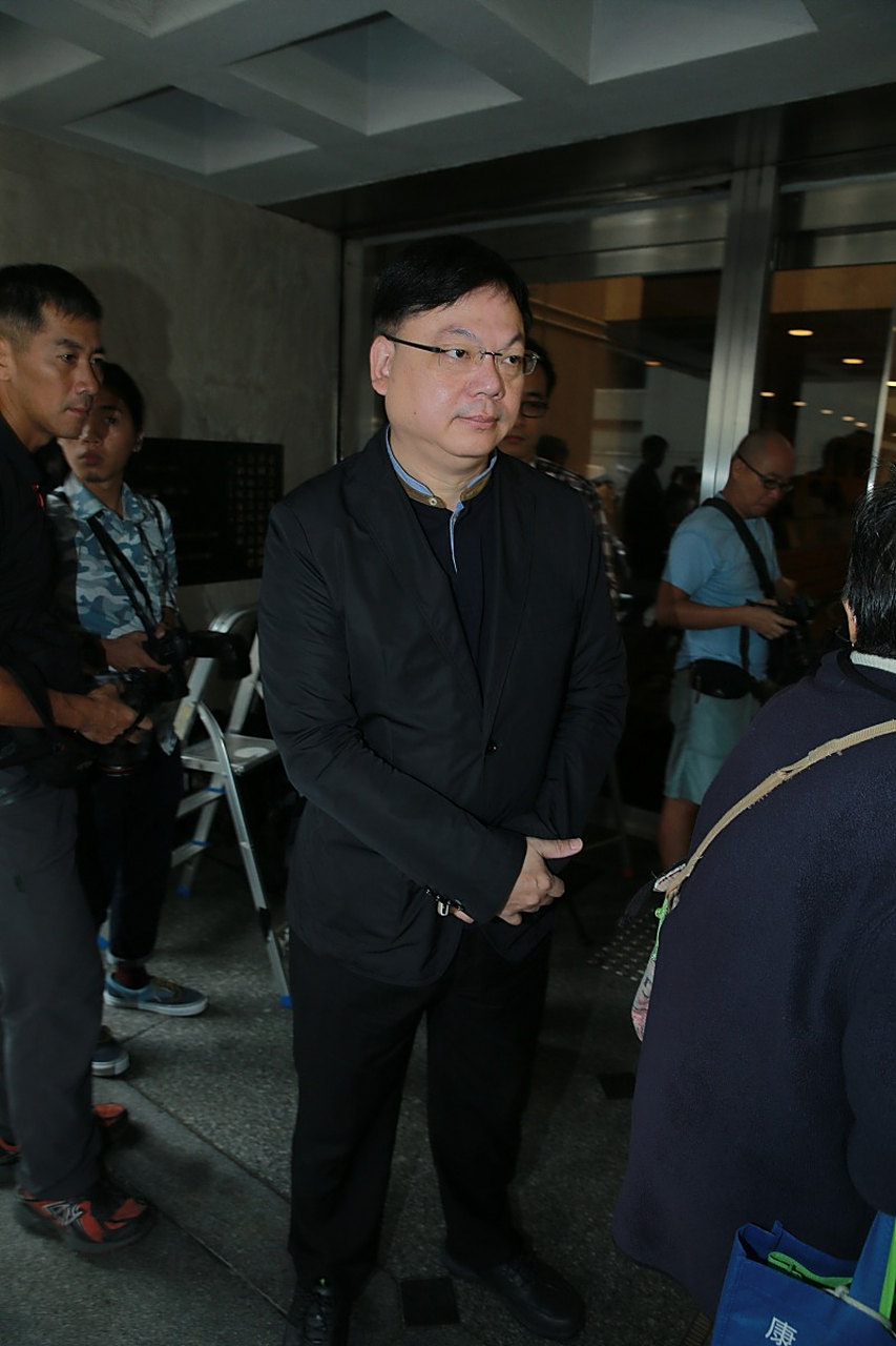 据报道,一个名叫董宇辉的人在一夜之间突然增加了整