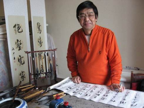 周思言作品用笔沉着精到,风格清俊,端庄,骨力劲峭,偏阳主刚