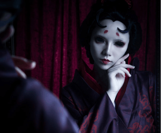 第五人格红蝶cos,表情淡漠眼神空洞,穿破次元壁的cos!