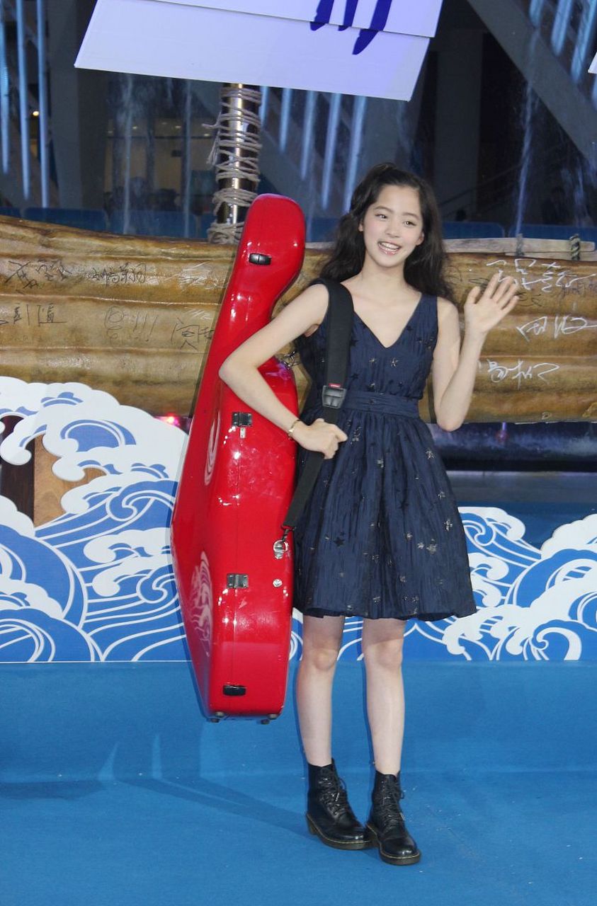 欧阳娜娜和她的姐妹们欧阳妮妮,欧阳娣娣最近接受了采访,她们否认了靠