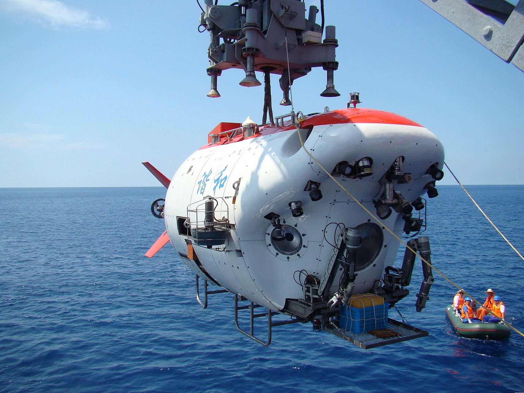 "深海一号"是中国首艘载人潜水器支持母船,近日已抵达南大西洋热液区