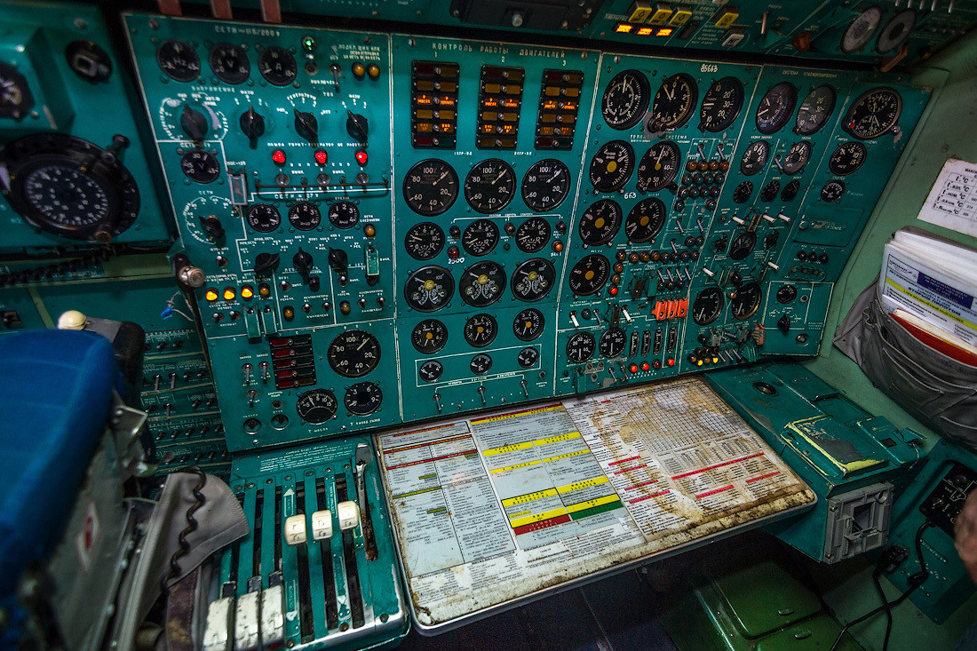 苏联图154民航客机:乘客舱和驾驶舱,细节部分展示